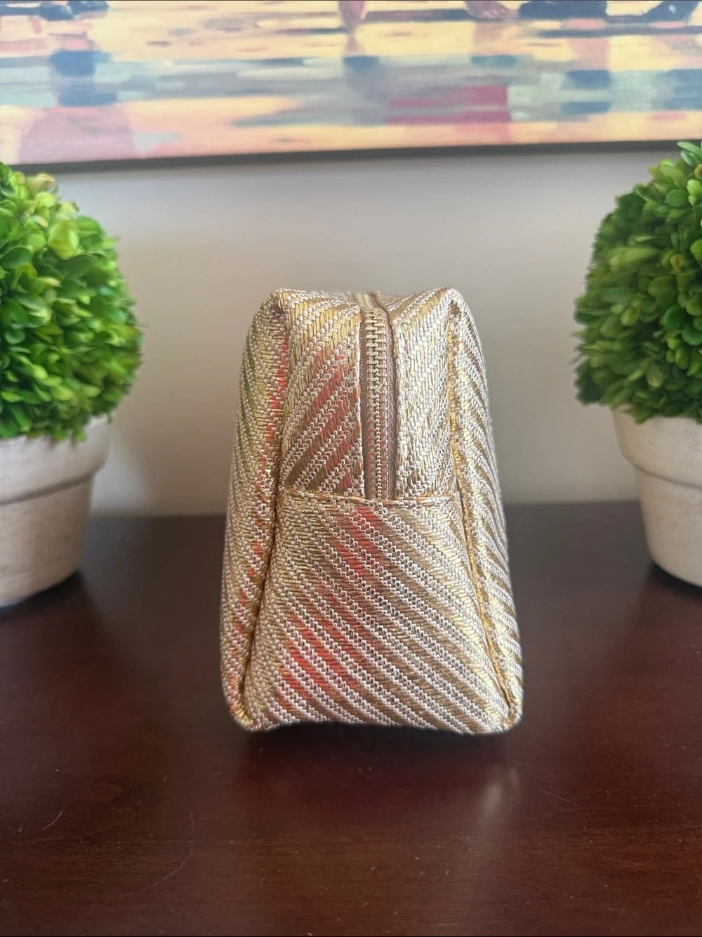 VINCE CAMUTO 💄IRIDESCENT GOLD-TONE COSMETIC BAG💄 WITH TASSEL CHARMS 🌟NWT🌟